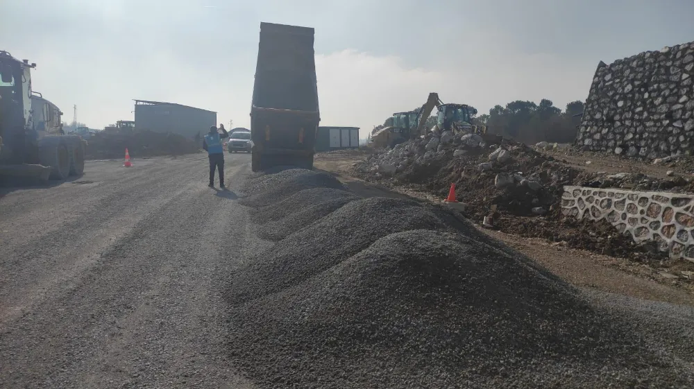 Organize Sanayi Bölgesi’nde yollara Büyükşehir dokunuşu