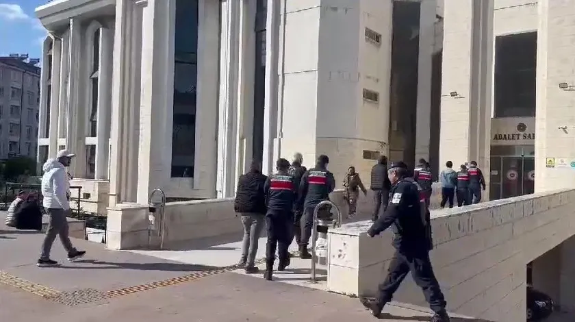 Balıkesir’de göçmen kaçakçılığı operasyonunda 5 kişi tutuklandı