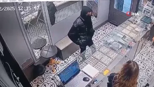 Altın dolu çanta son anda dolaba takıldı, soyguncu kısa sürede yakalandı