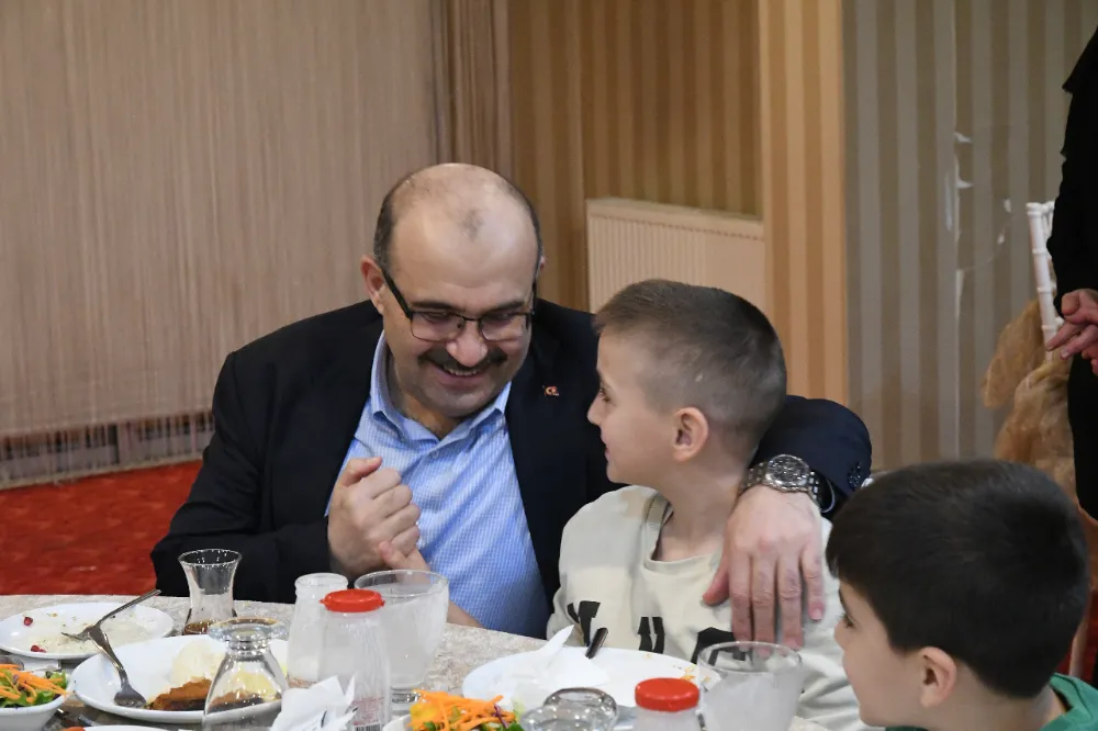 Vali Ustaoğlu, “Kültürümüzde Devlet; Hem Anadır, Hem Babadır”
