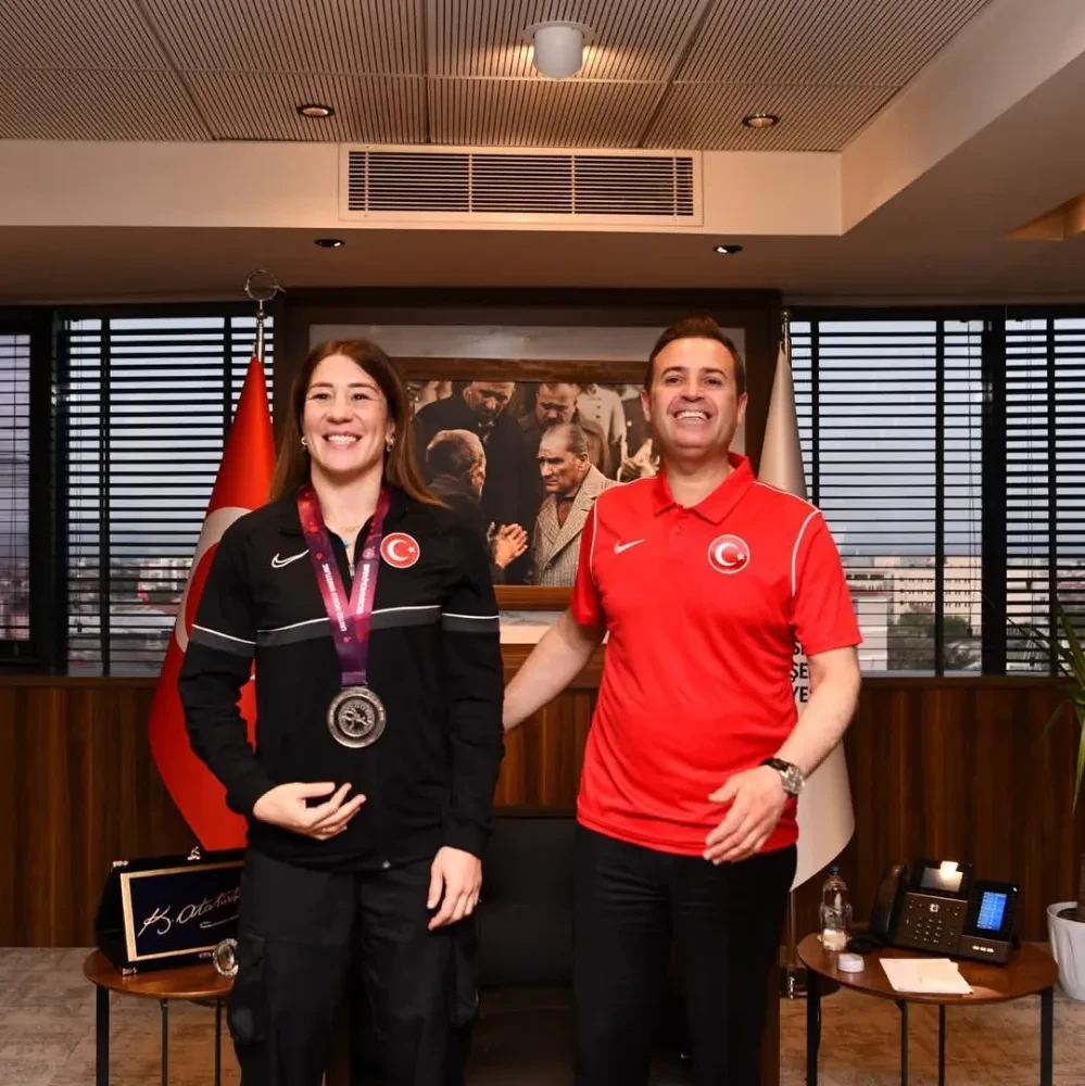 Başkan Akın’dan milli sporcuya sıcak karşılama