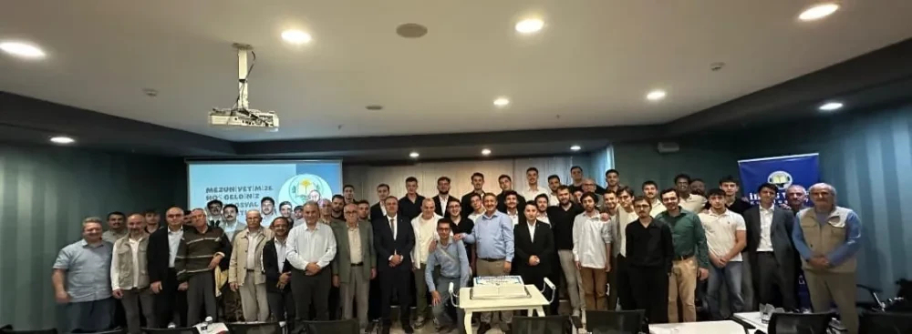 Balıkesir Mehmet Darende İhlas Öğrenci Yurdu mezunlarını verdi