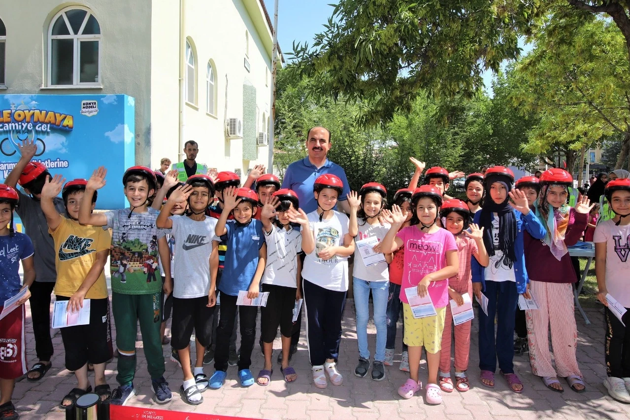 Konya’da çocuklara bisiklet hediyesi