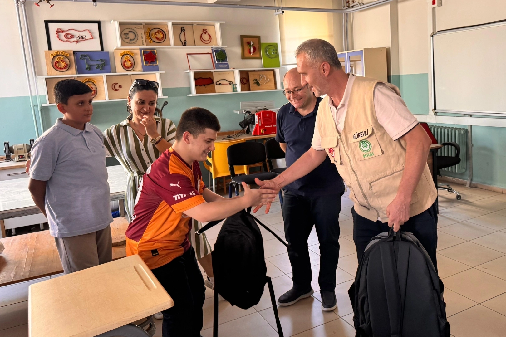 Geylani Derneği’nden Kahramanmaraş’ta öğrencilere kırtasiye desteği