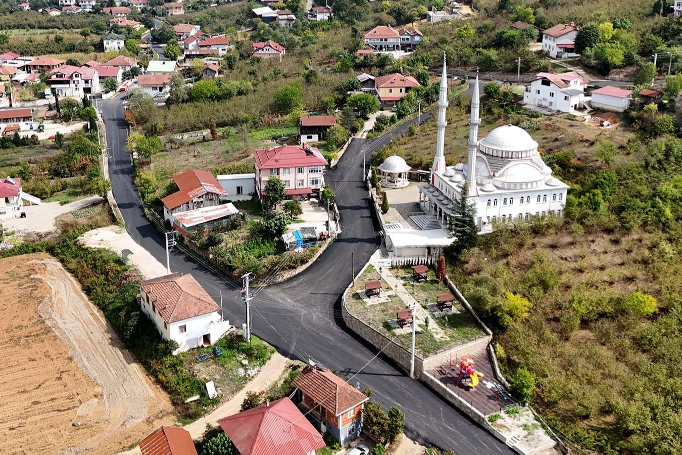 Sakarya Akyazı’da asfalt sevinci