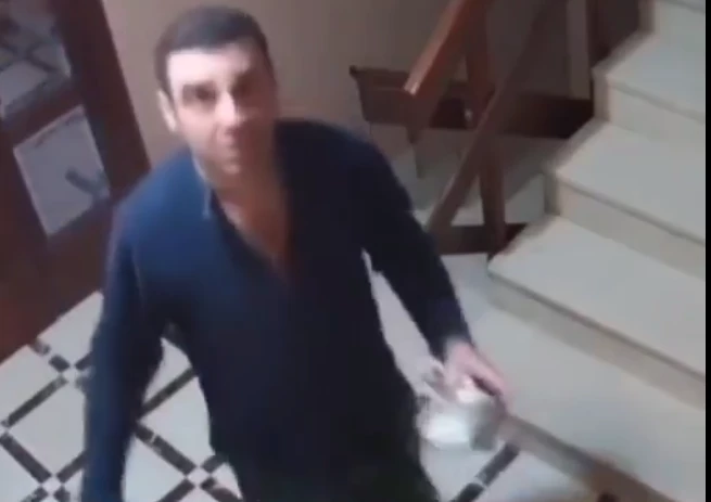 Kiracısının Elektrik Saatini Çıkardı !